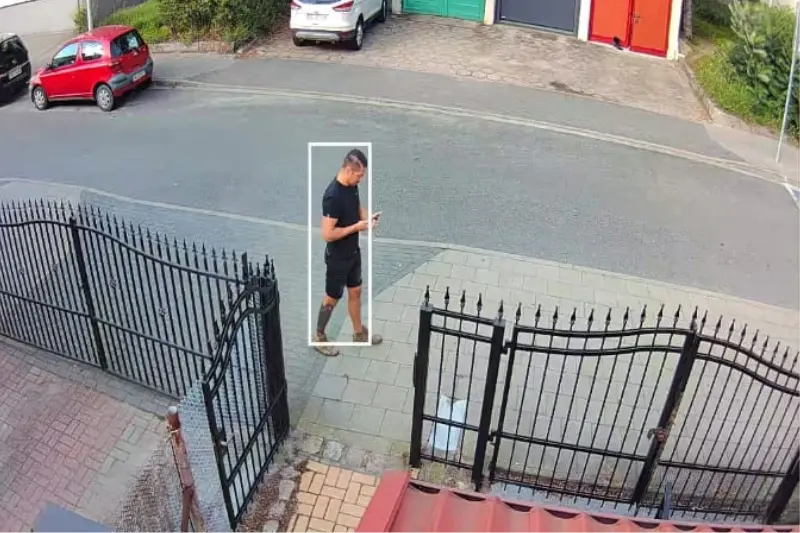 Inteligentna funkcja śledzenia w kamerze zewnętrznej
